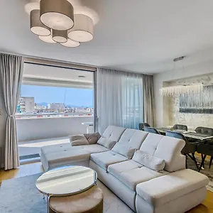 Luxury Sunset - With Garage And Balcony Apartment